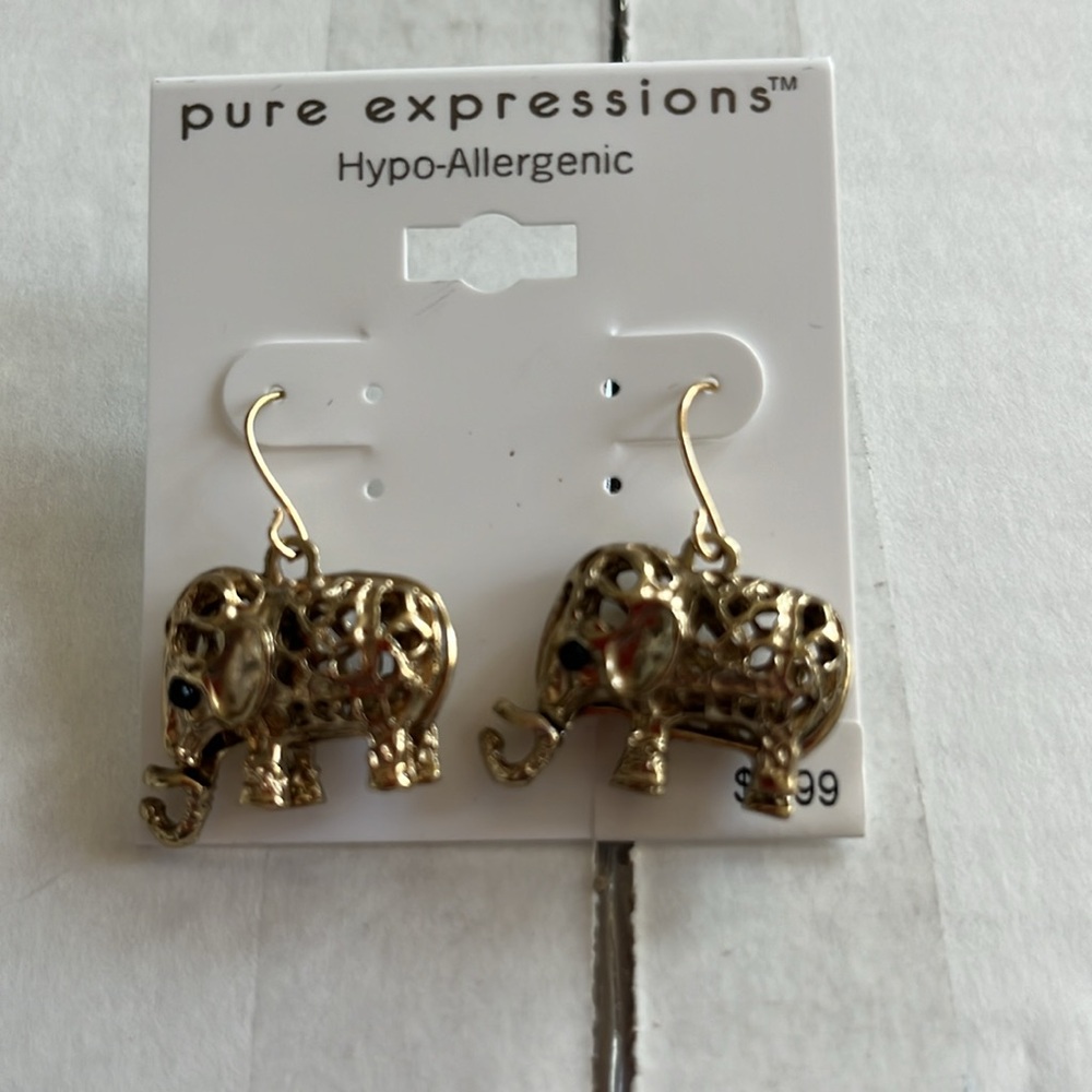 Elephant gold tone with black stone eyes! Cute. New!